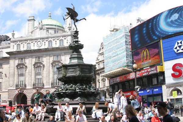 crossroads_Picadilly circus.jpg